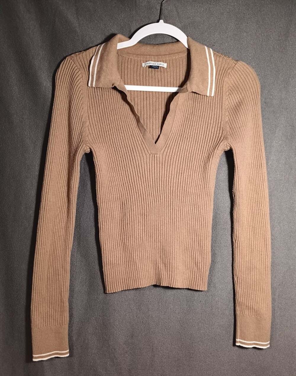 American Eagle Tan Ribbed Collared V Neck Pullover Sweater Preppy Women’s Medium